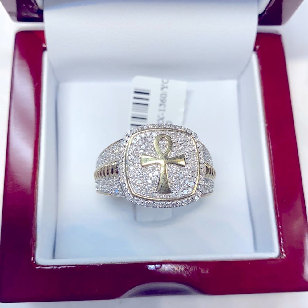 New 10k Gold Diamonds Ring